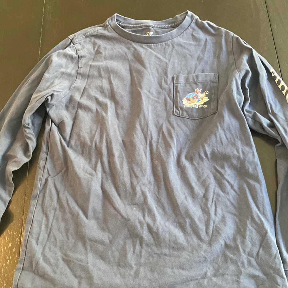 Vineyard Vines boys long sleeve tshirt. Size (S) 8/10. Good condition.